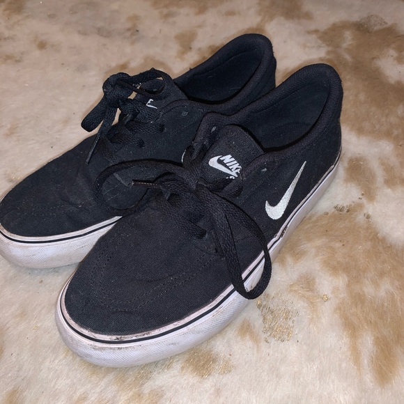 Nike shoes - Picture 2 of 2